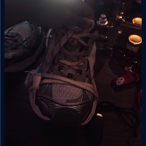 Stylish Gray and White Sneakers - Picture 1 of 3